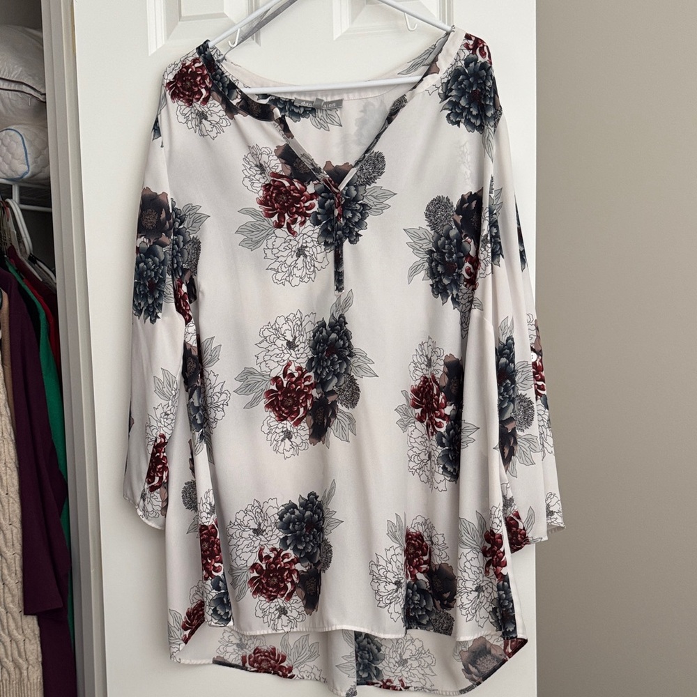 Daniel Rainn Floral V-Neck Tunic in Black, Red, and Gray